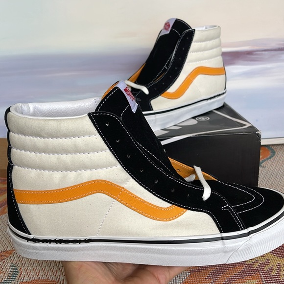 Vans Men’s Sk8-Hi 38 Dx
Noon Goons Black/Yellow/White 
VN0A5KRI05N
Sneakers - Picture 15 of 16